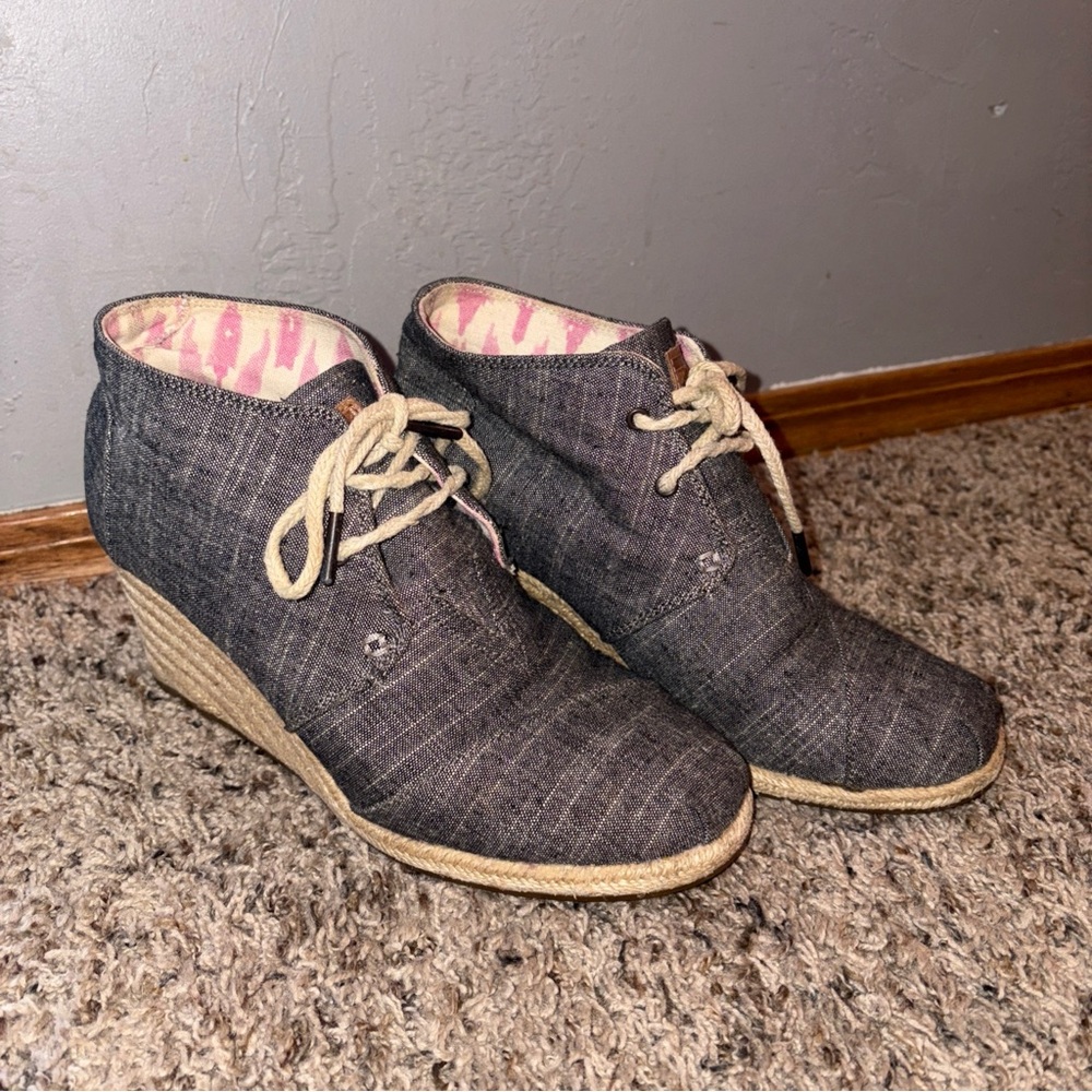TOMS Blue Chambray Espadrilles Wedge Heels, Size 9 (US)